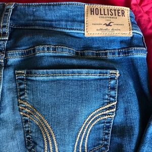 Hollister Jeans! Straight leg/antique blue rinse!